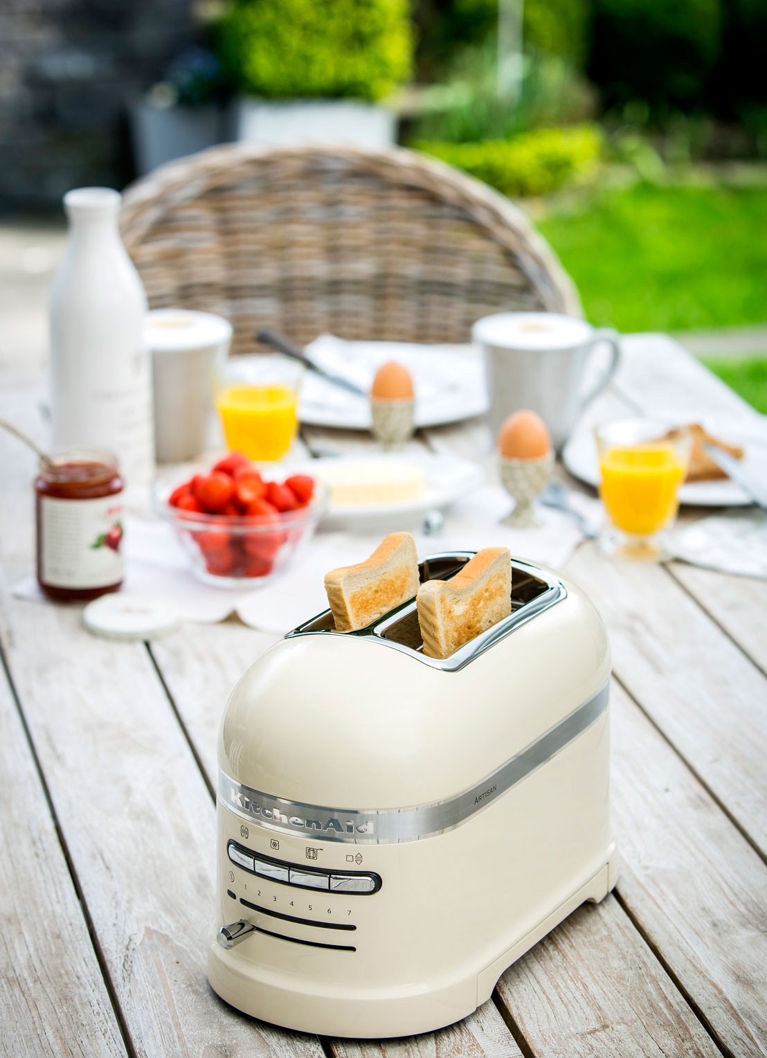 KitchenAid Artisan broodrooster 2-slots 5KMT2204 - Amandelwit - voorkant 2 creme