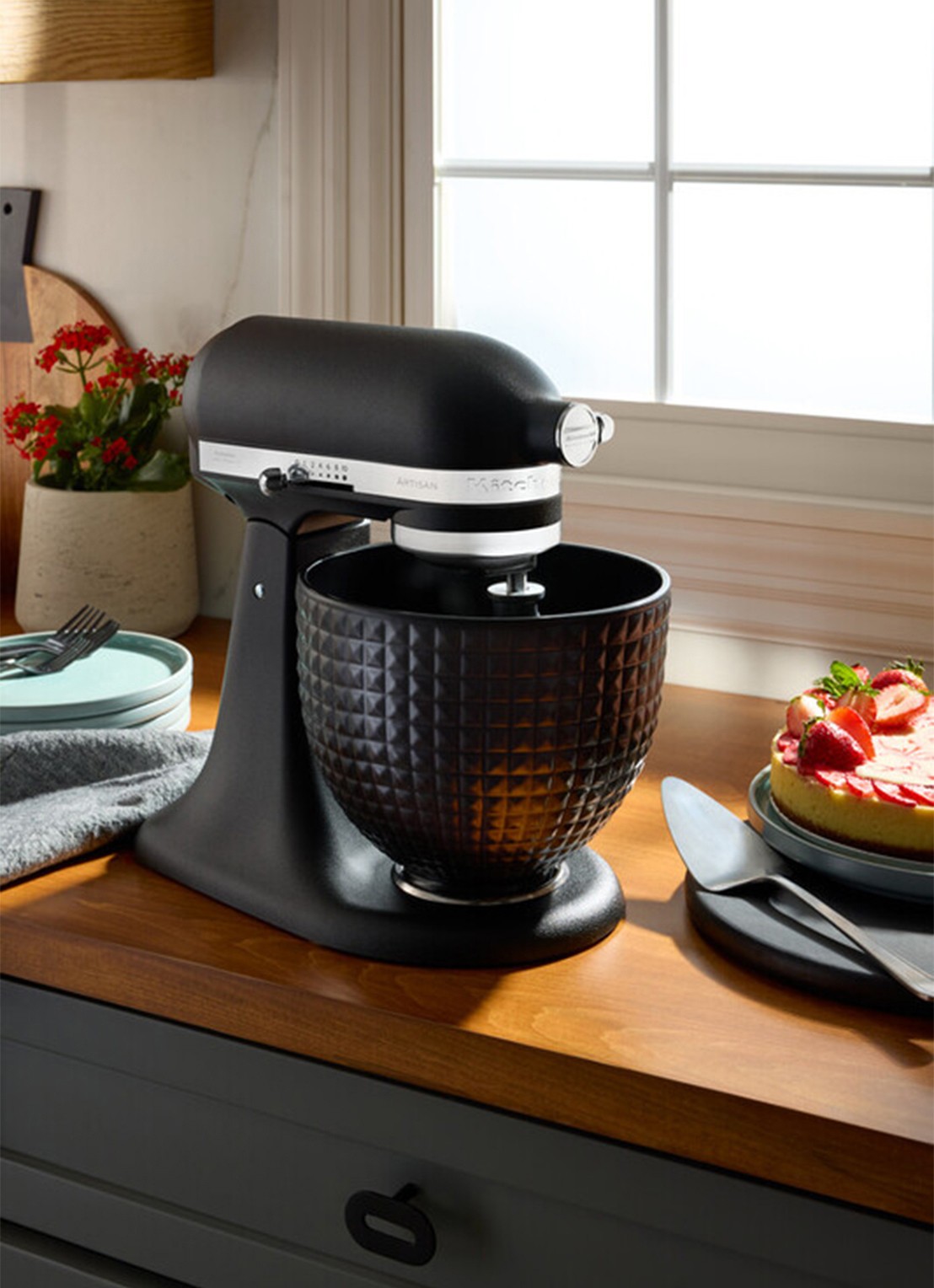 KitchenAid Artisan keukenmachine met kantelbare kop 4,7 liter 5KSM156CXEPL - achterkant 5 zwart