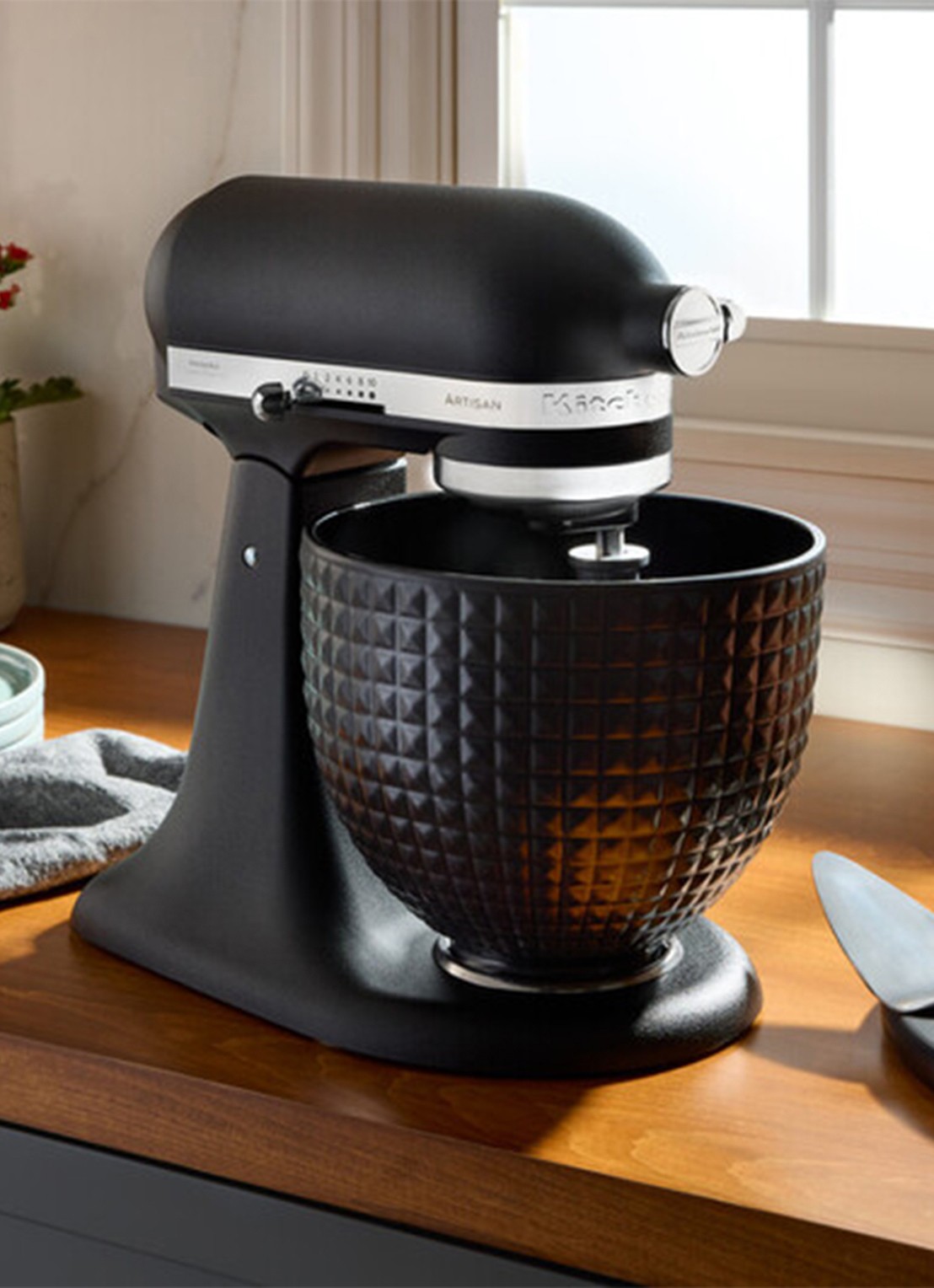 KitchenAid Artisan keukenmachine met kantelbare kop 4,7 liter 5KSM156CXEPL - voorkant 2 zwart