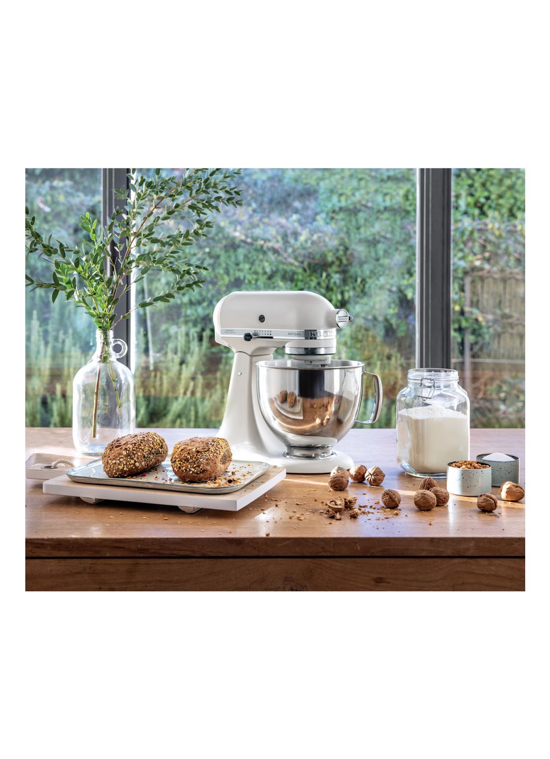 KitchenAid Artisan keukenmachine met kantelbare kop 4,8 liter 5KSM185PSEAC - Amandelwit - voorkant 2 creme