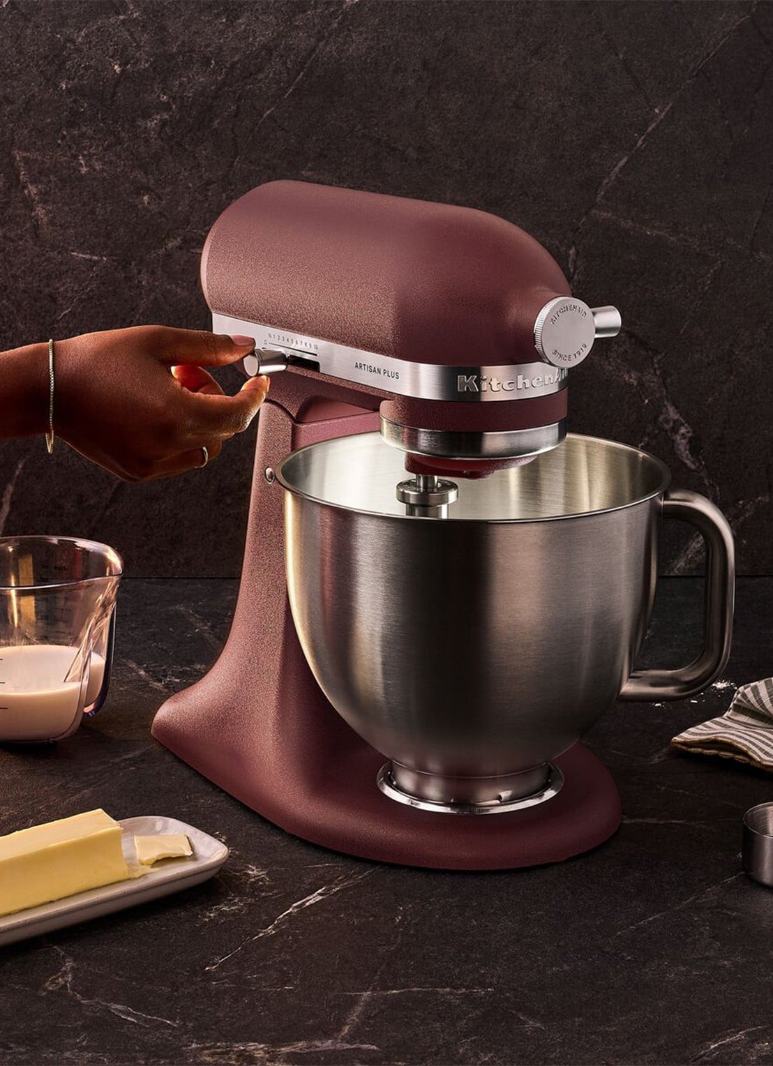 KitchenAid Artisan Plus keukenmachine met kantelbare kop 4,7 liter - voorkant 4 sun dried tomato