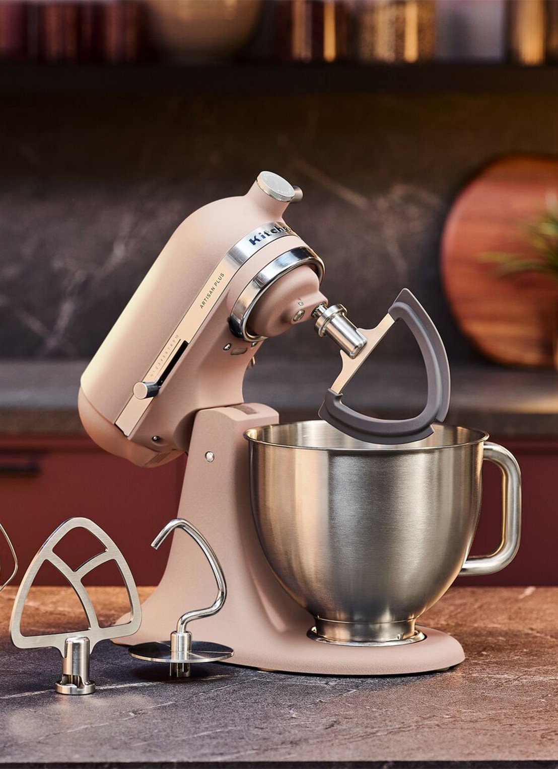 KitchenAid Artisan Plus keukenmachine met kantelbare kop 4,7 liter - detail 2 feather pink