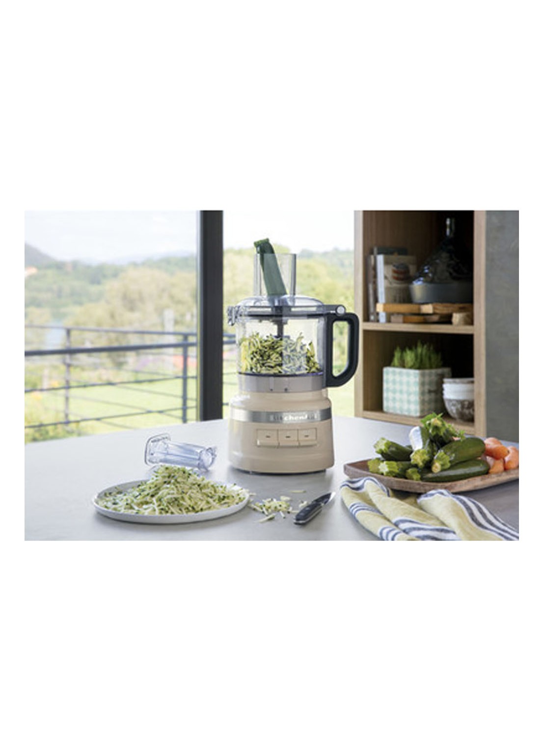 KitchenAid Foodprocessor 1,7 liter 5KFP0719 - Amandelwit - voorkant 2 creme