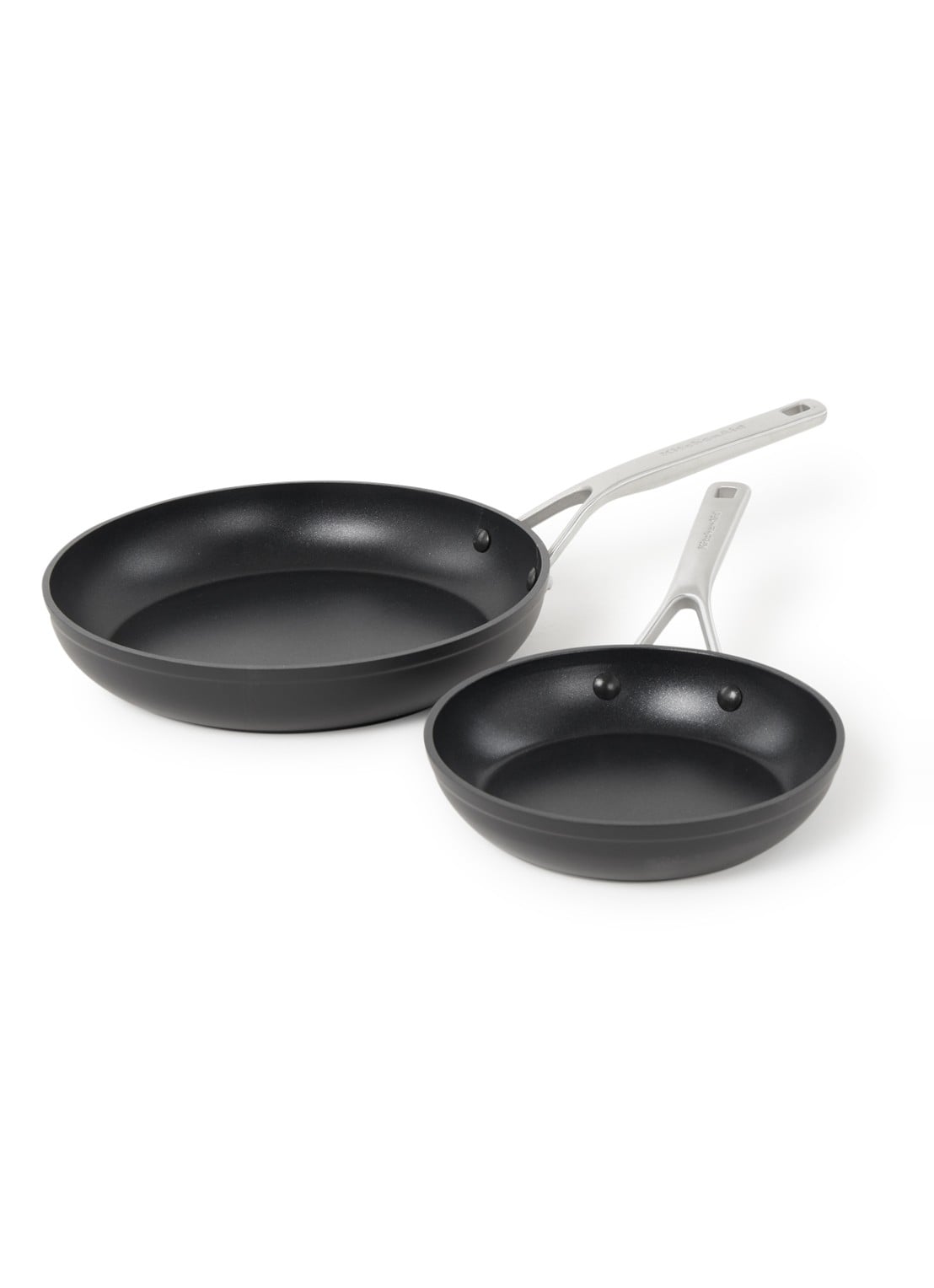 KitchenAid Forged Hardened Aluminium koekenpan set van 2  - voorkant zwart
