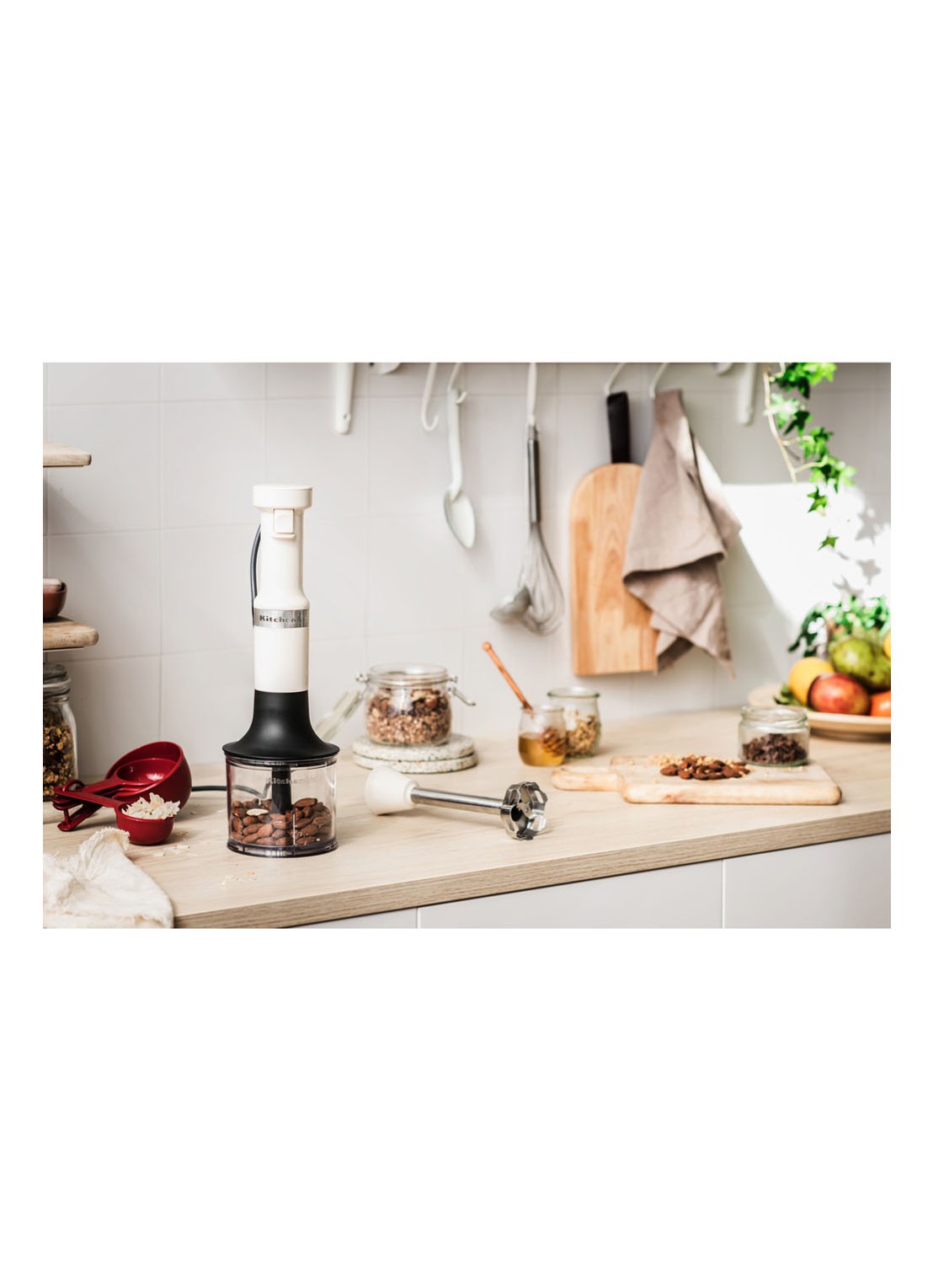 KitchenAid Staafmixer 5-delig 5KHBV83 - Amandelwit - voorkant 5 gebroken wit