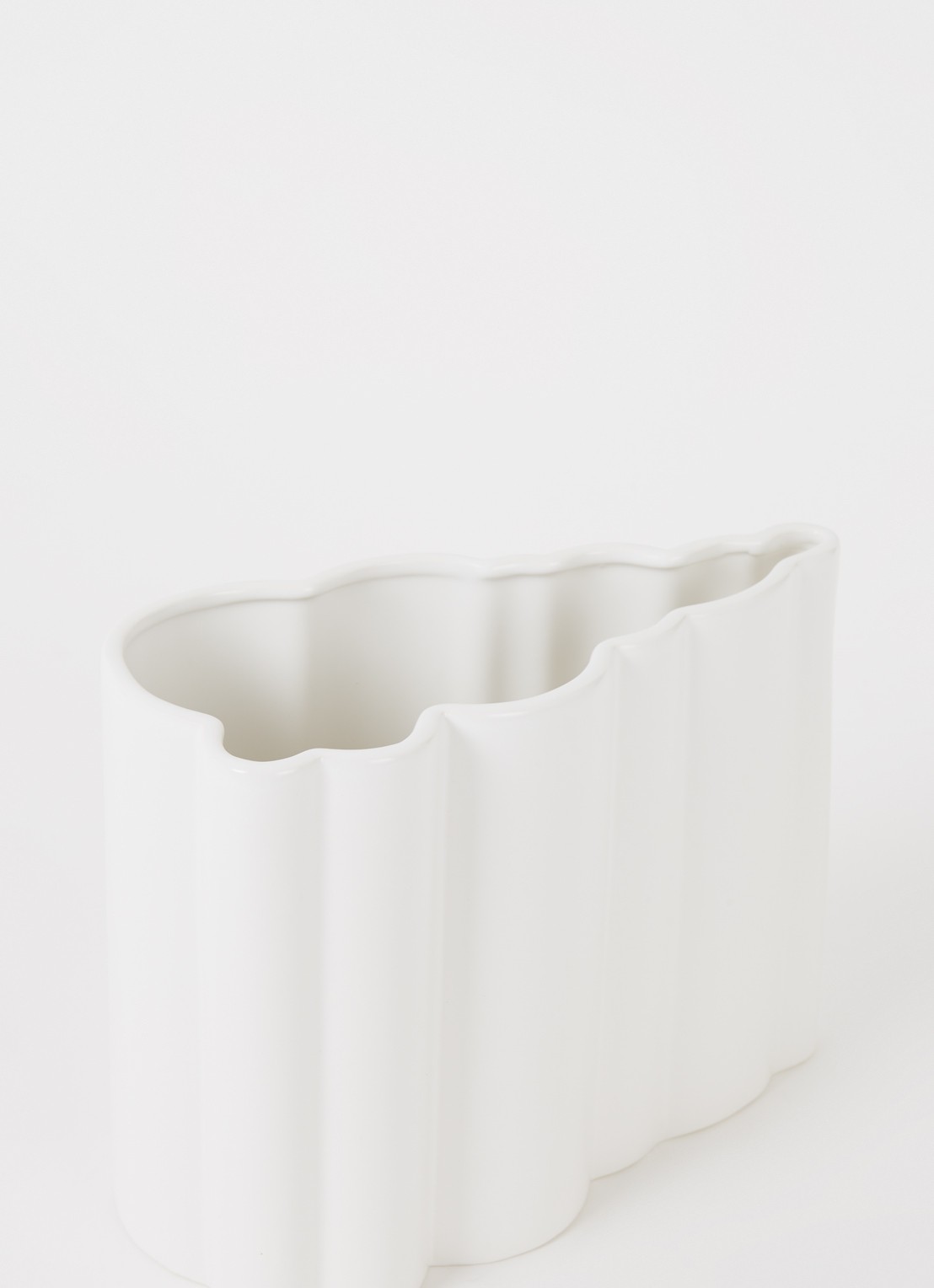 &Klevering Billow vaas 18 cm - voorkant 2 wit