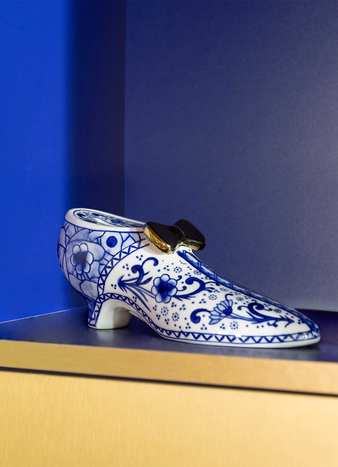 &Klevering Delftware Shoe spaarpot - voorkant 2 kobaltblauw