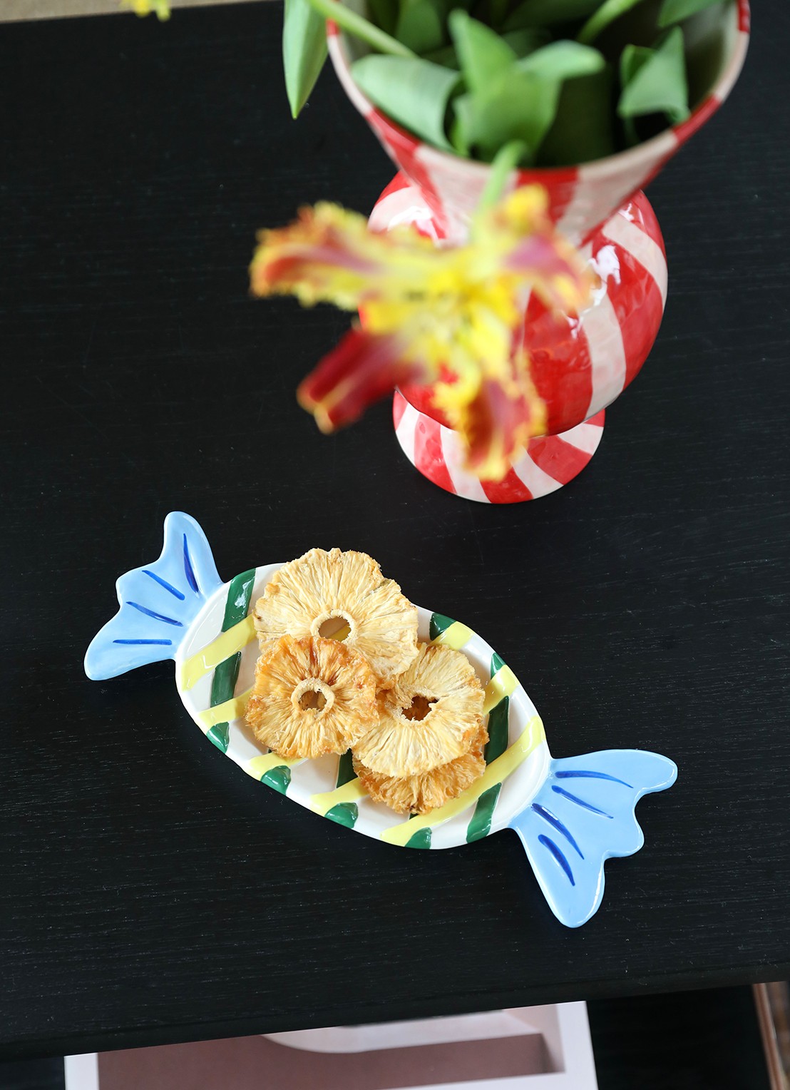 &Klevering Goody serveerplank van dolomiet 27,5 cm - detail 3 geel