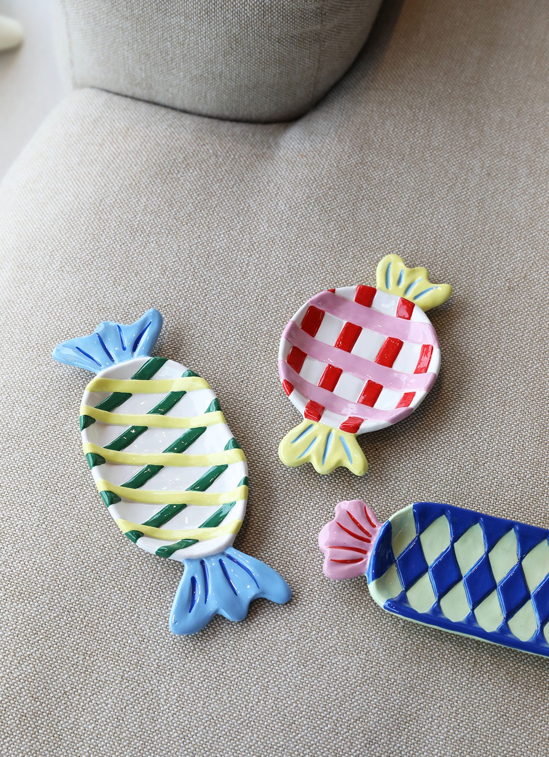 &Klevering Goody serveerplank van dolomiet 27,5 cm - voorkant 2 geel