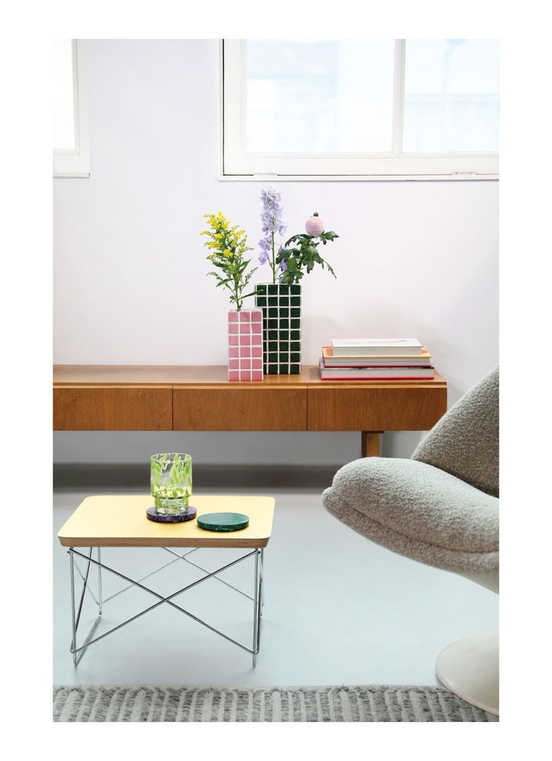 &Klevering Tile vaas 21 cm - voorkant 3 roze