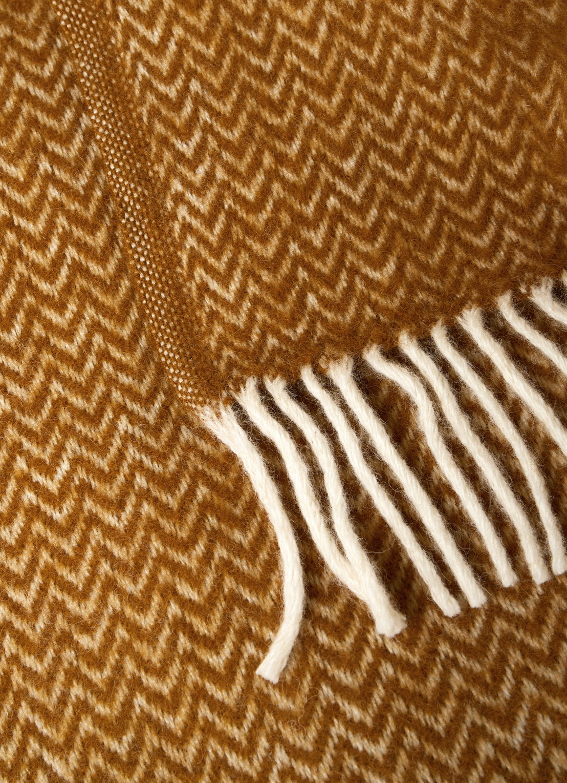 Klippan Chevron plaid van lamswol 130 x 200 cm - detail roestbruin