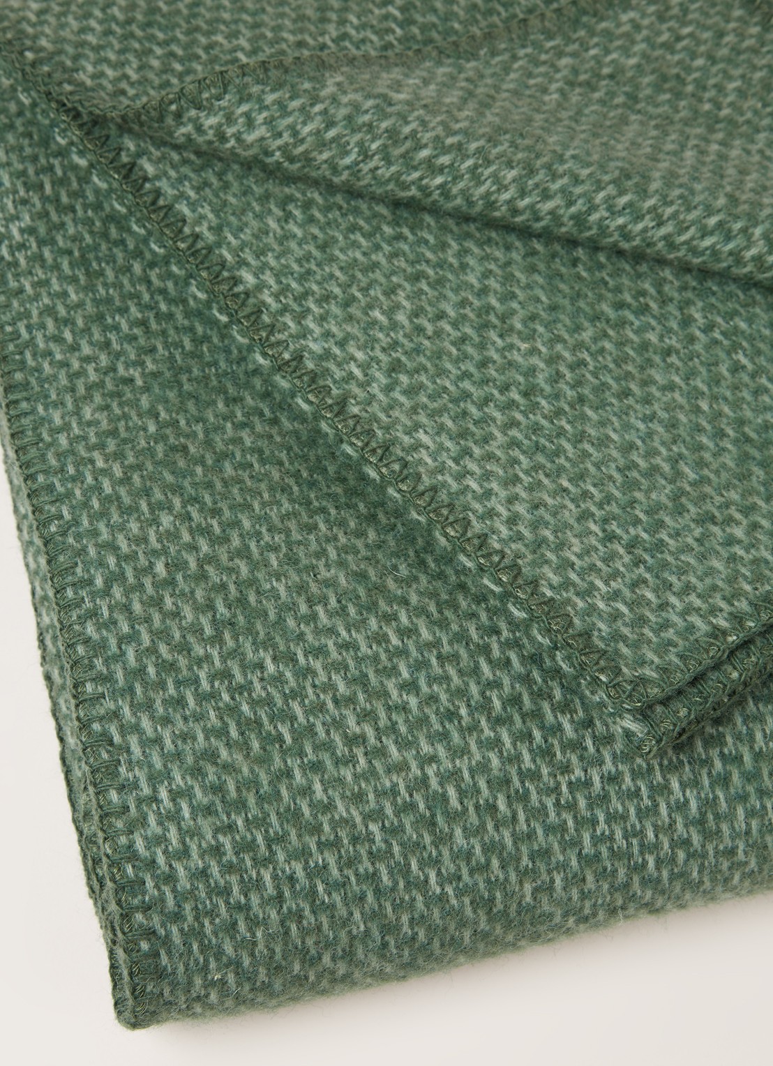 Klippan Domino plaid van lamswol 130 x 180 cm - detail 3 groen