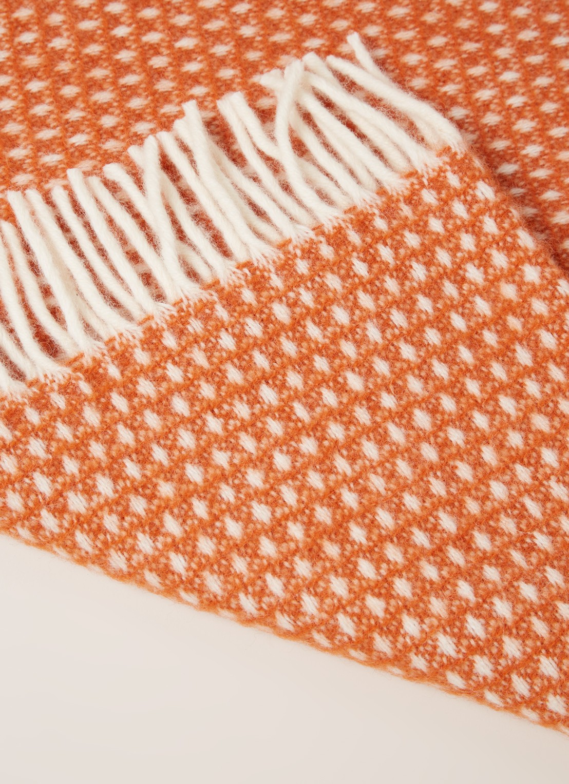 Klippan Knut plaid van lamswol 130 x 200 cm - detail 3 oranje