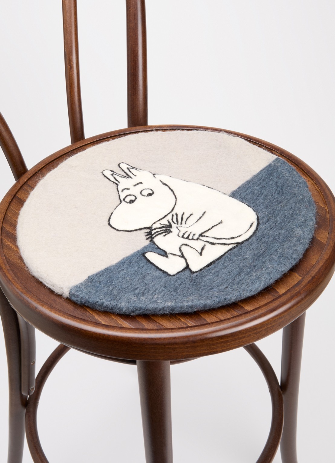 Klippan Moomin zitkussen Ø34 cm - voorkant 2 grijs