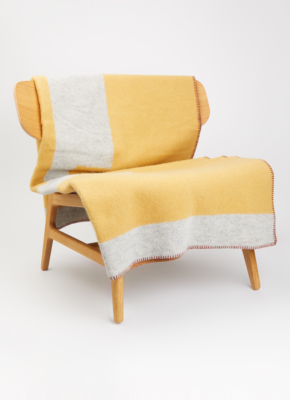 Klippan Plan plaid van lamswol 130 x 180 cm - voorkant 3 mosterd