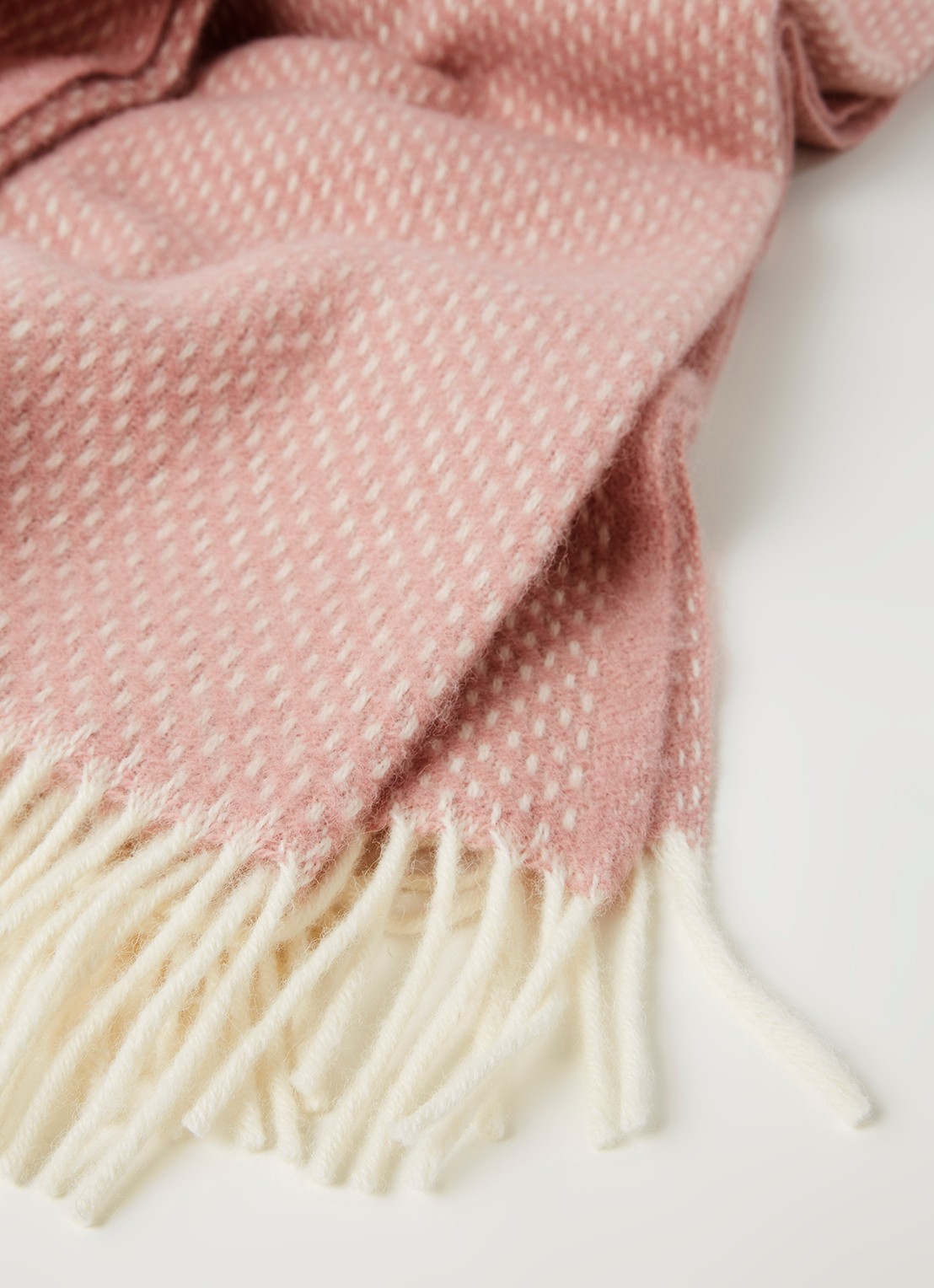 Klippan Preppy plaid van lamswol 130 x 200 cm - detail oudroze