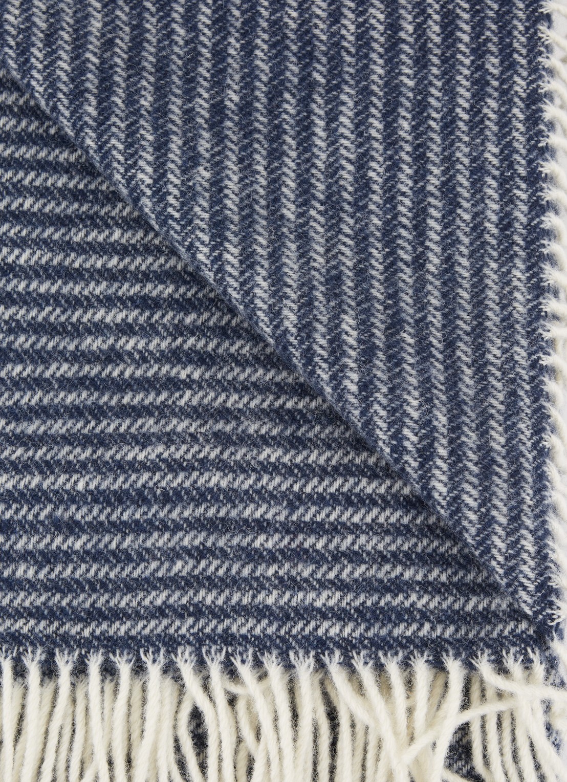 Klippan Ralph plaid van wol 130 x 200 cm - detail 3 donkerblauw