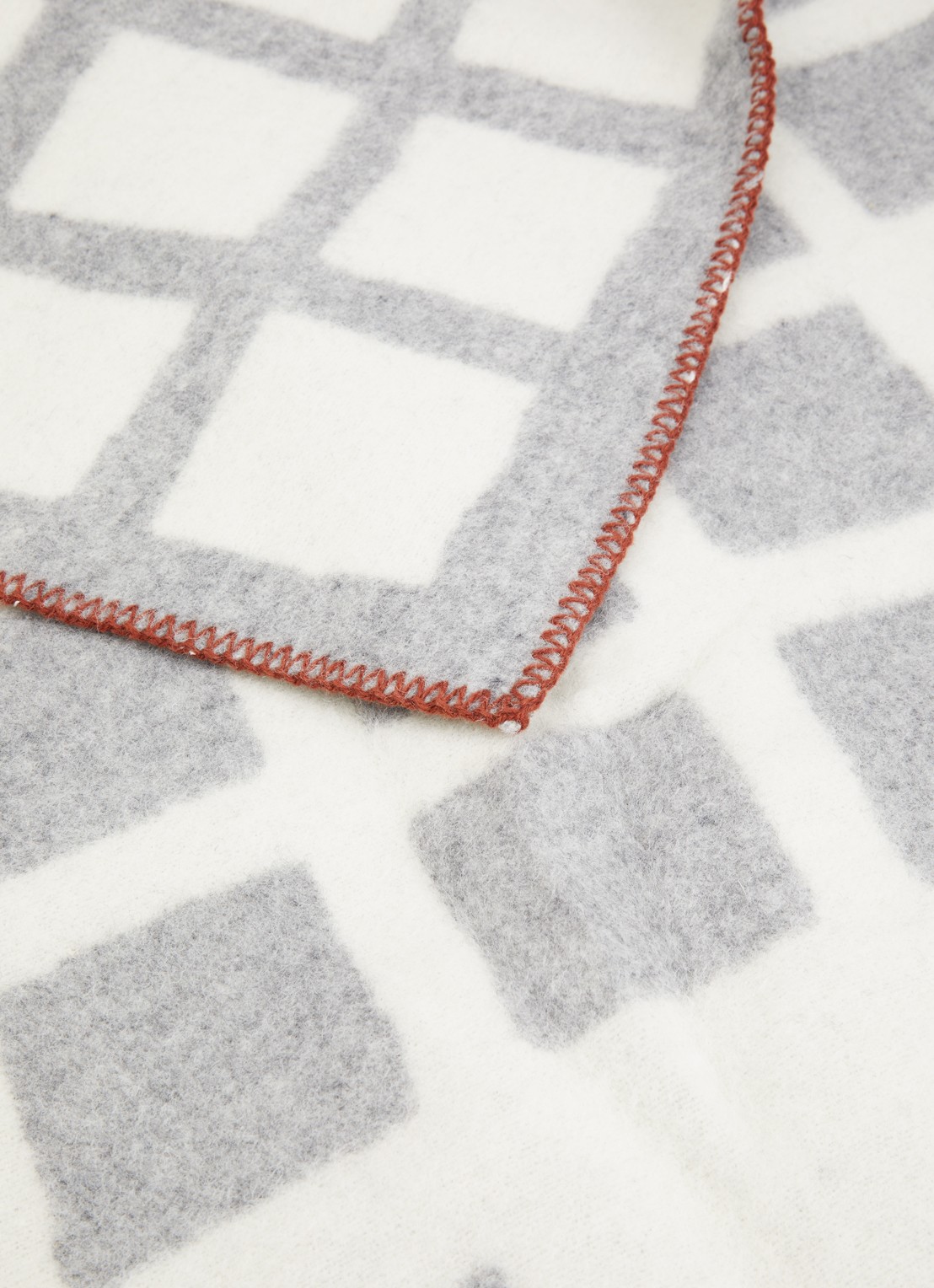 Klippan Sankt Petri Floor plaid van lamswol 130 x 180 cm  - detail 3 grijs