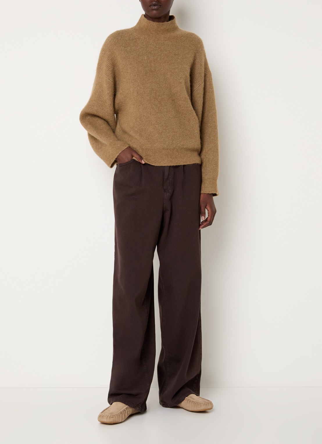 Knit-ted Cechi grofgebreide trui met opstaande kraag - voorkant 4 camel