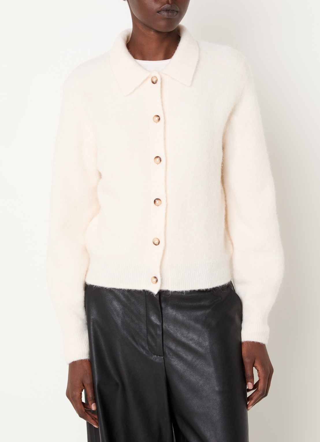 Knit-ted Danny grofgebreid vest met kraag - detail 3 vanillegeel