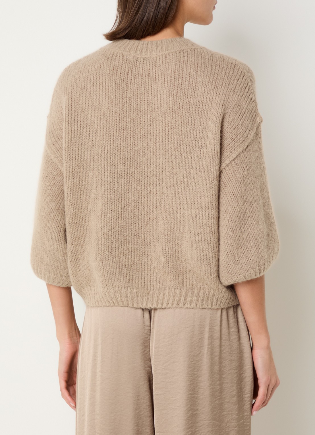 Knit-ted Grofgebreide pullover in alpaca wolblend  - achterkant 4 donkerbeige
