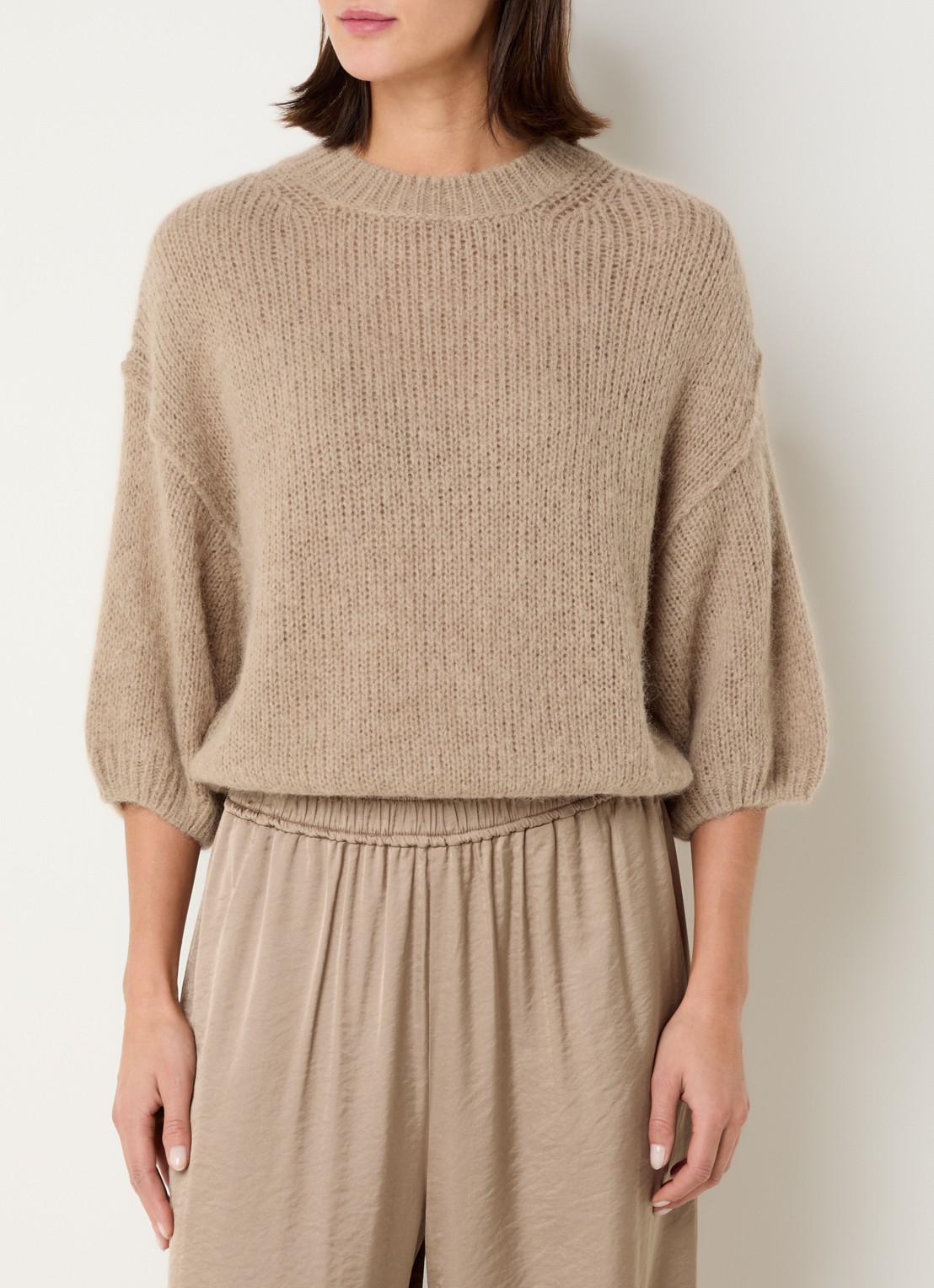 Knit-ted Grofgebreide pullover in alpaca wolblend  - detail 3 donkerbeige