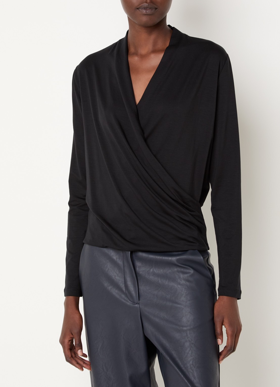 Knit-ted Jetty wikkeltop met V-hals - detail zwart