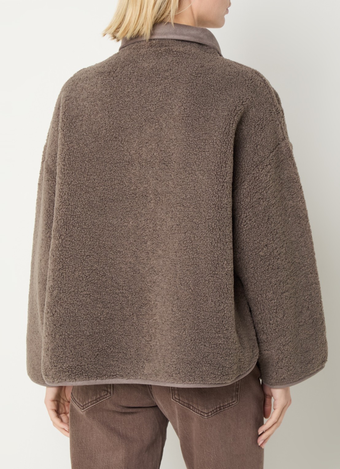 Knit-ted Jill jack van teddy met steekzakken - achterkant 4 donkerbruin