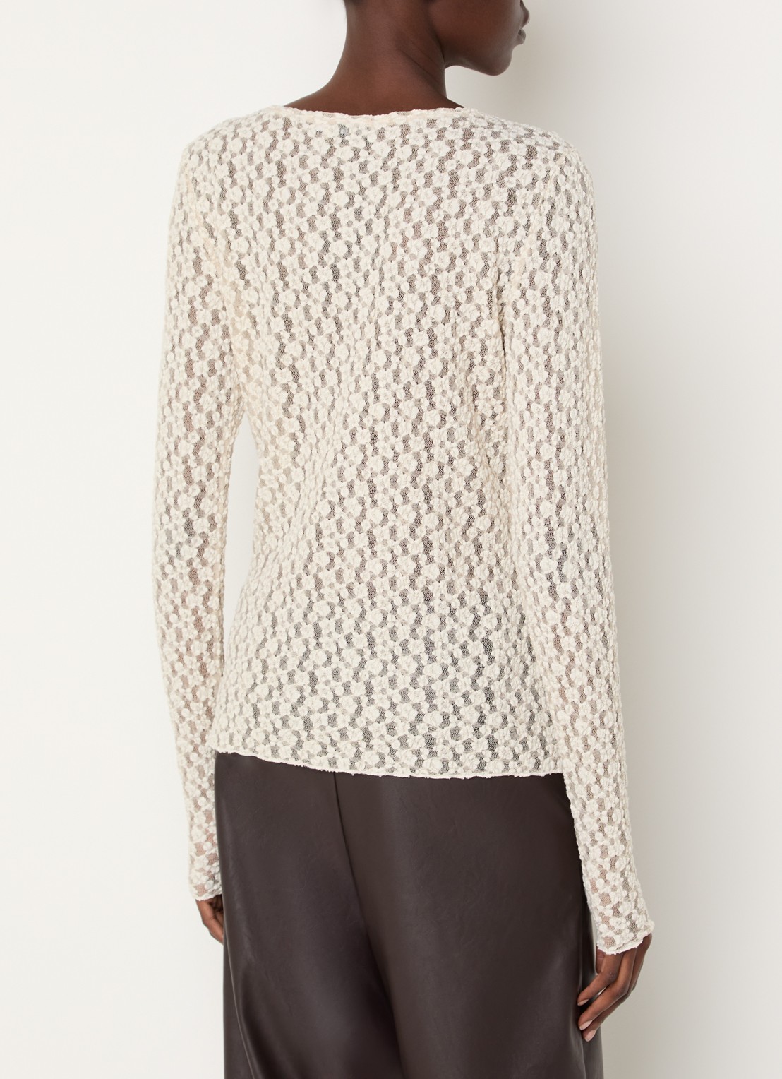 Knit-ted Lacey semi-transparante top met boothals - achterkant vanillegeel
