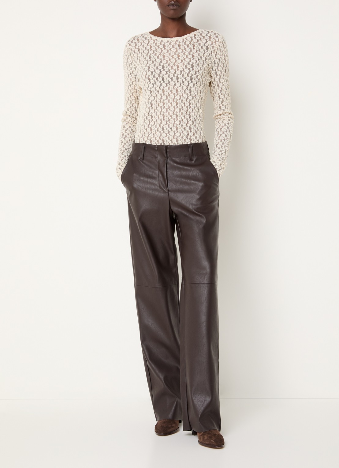 Knit-ted Lacey semi-transparante top met boothals - voorkant 3 vanillegeel