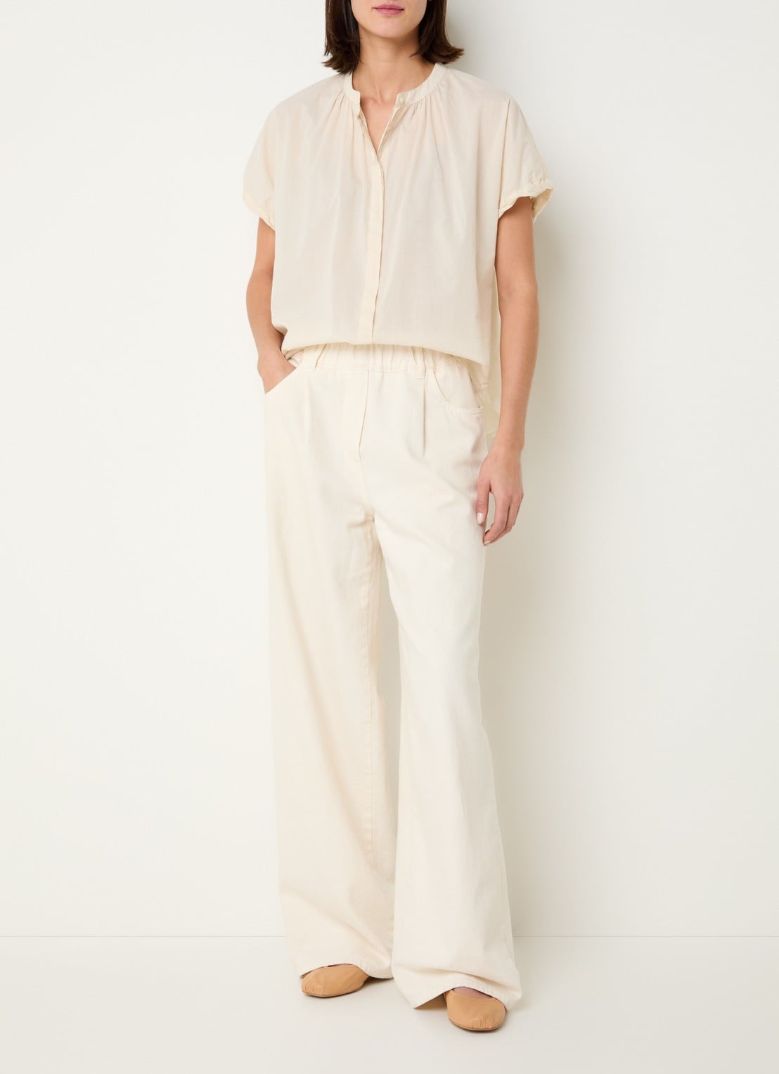 Knit-ted Lotus blouse met plooidetail - voorkant 2 ivoor