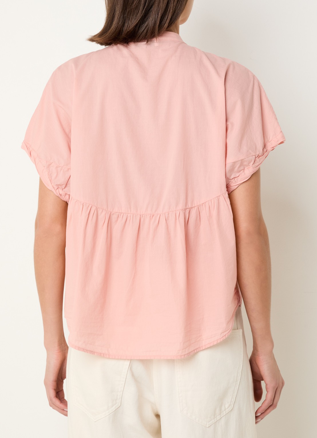Knit-ted Lotus blouse met plooidetail - achterkant zalmroze