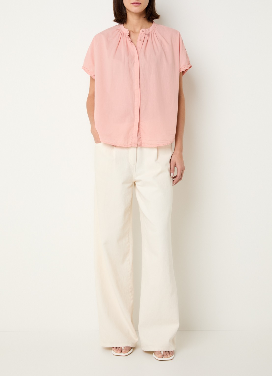 Knit-ted Lotus blouse met plooidetail - voorkant 3 zalmroze