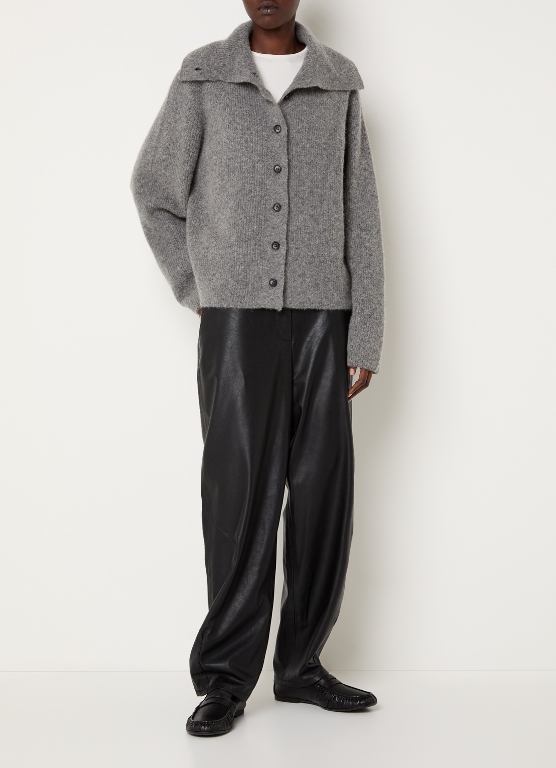 Knit-ted Milo grofgebreid vest met opstaande kraag - voorkant 2 donkergrijs