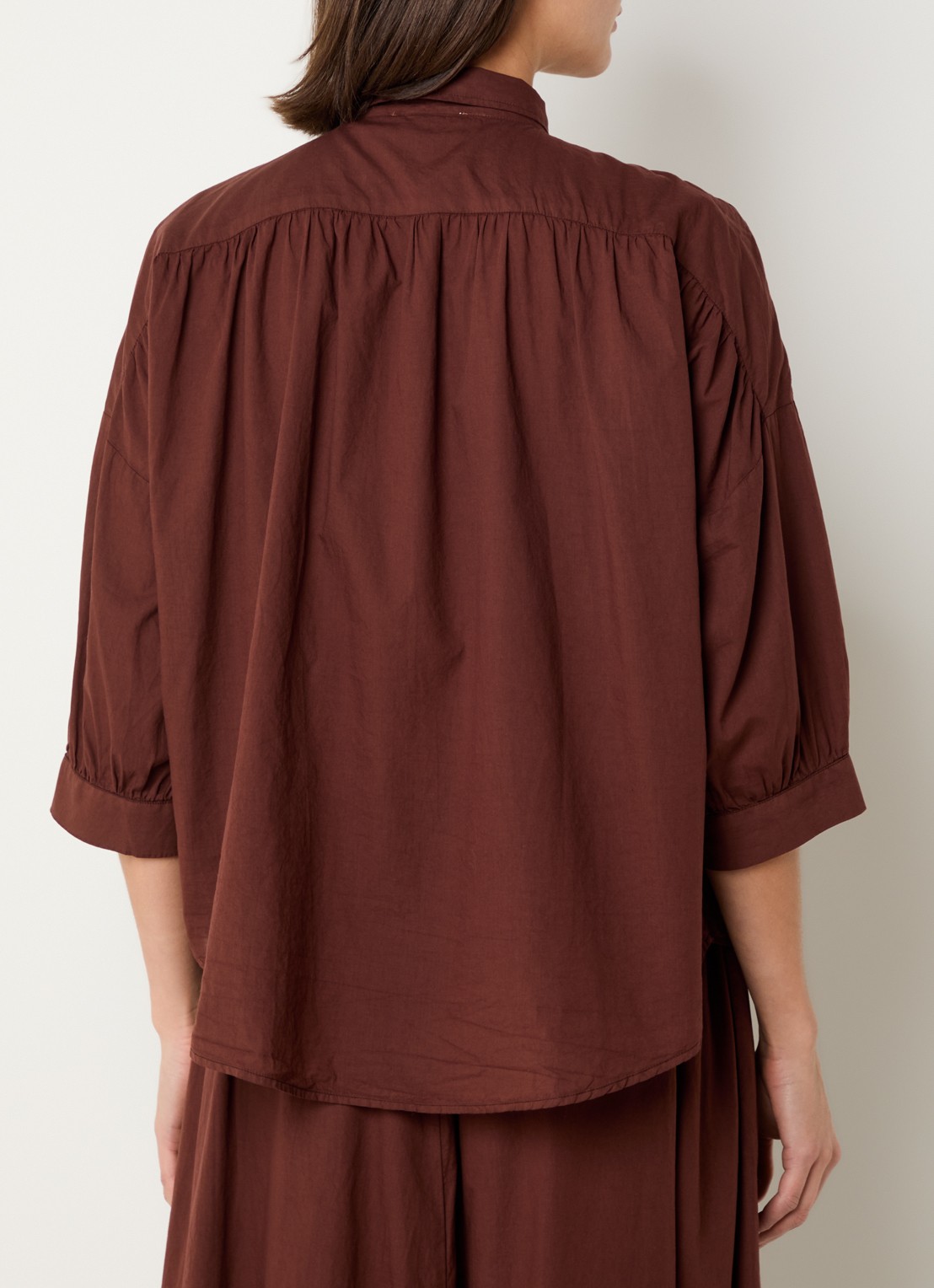 Knit-ted Mook blouse met plooidetail - achterkant 2 kastanjebruin