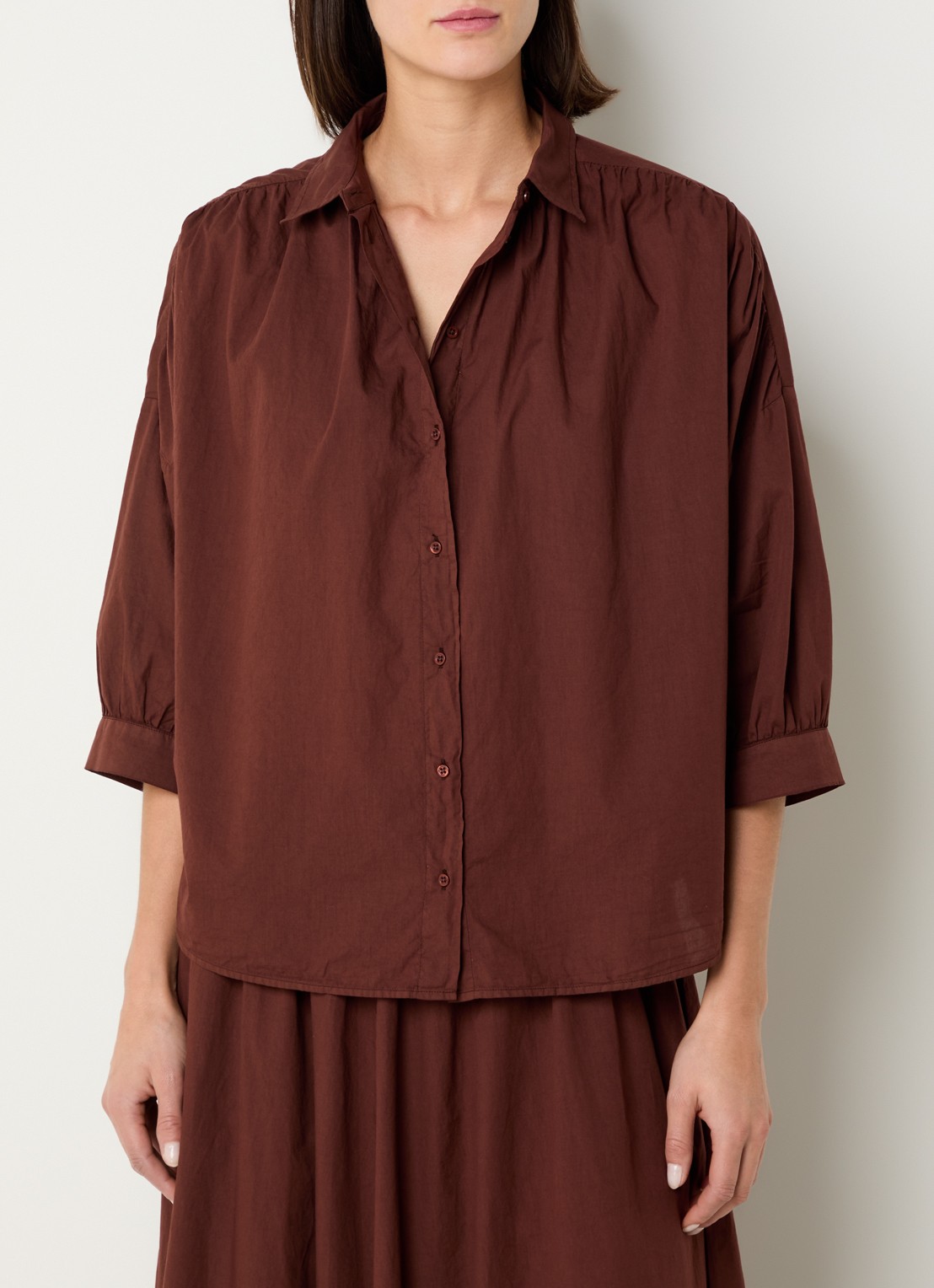 Knit-ted Mook blouse met plooidetail - detail kastanjebruin