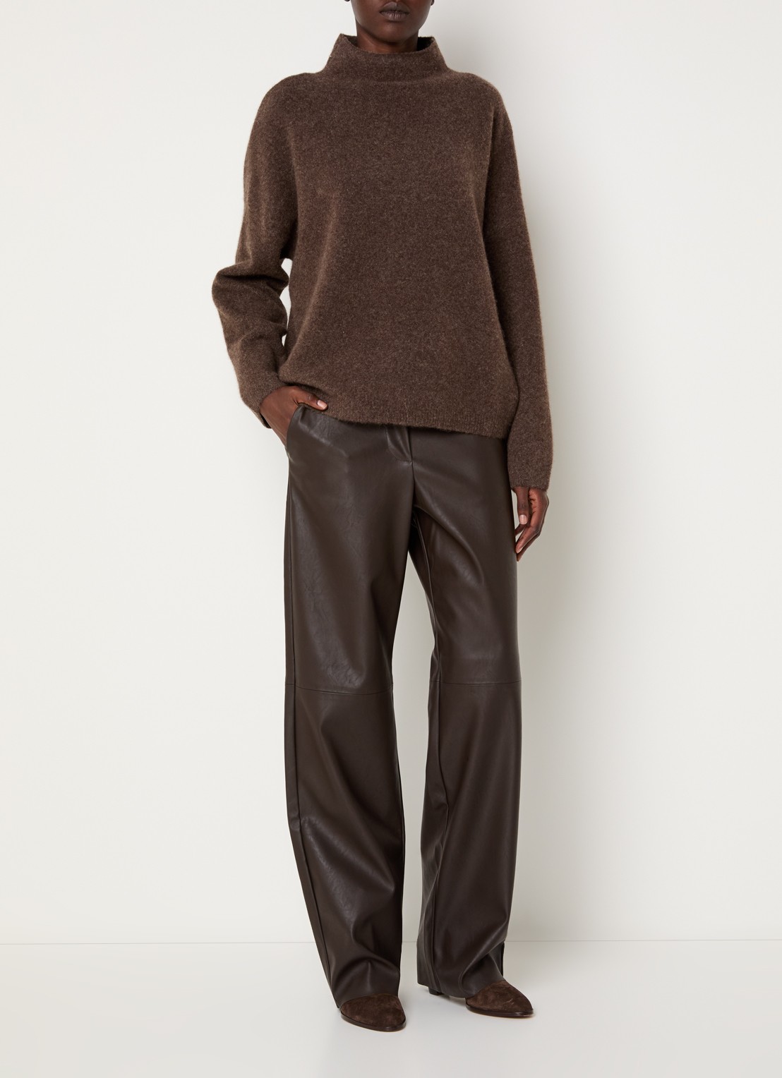 Knit-ted Naomi high waist straight fit broek van imitatieleer - voorkant 3 donkerbruin