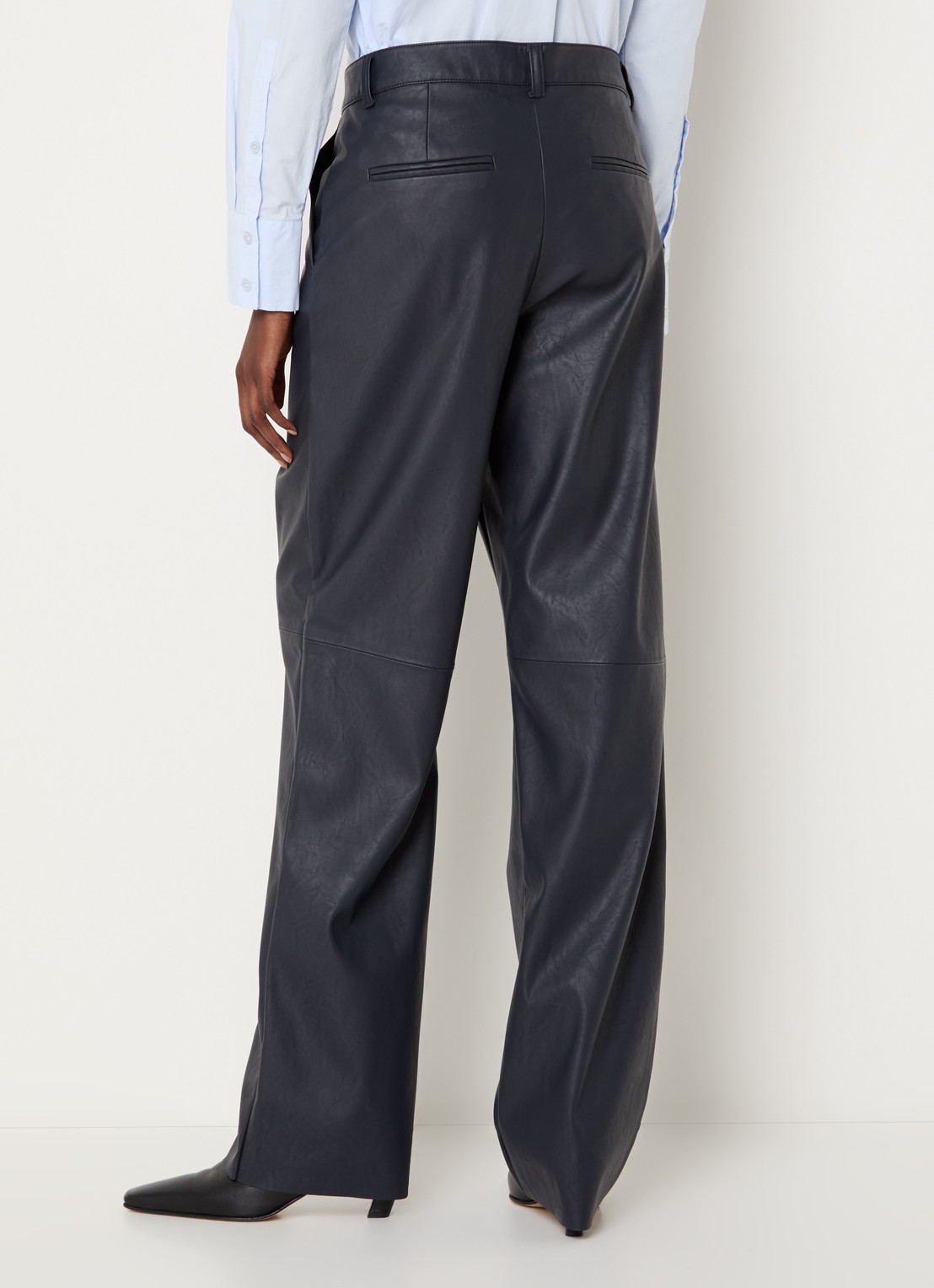 Knit-ted Naomi high waist straight fit broek van imitatieleer - achterkant donkerblauw