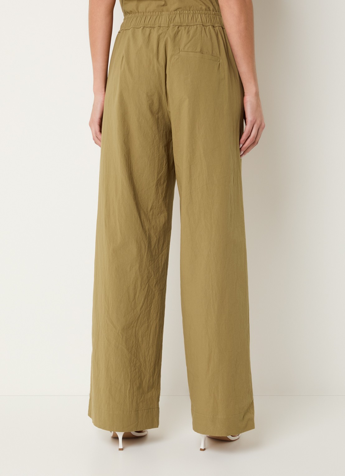 Knit-ted Nores high waist wide fit pantalon met steekzakken - achterkant khaki