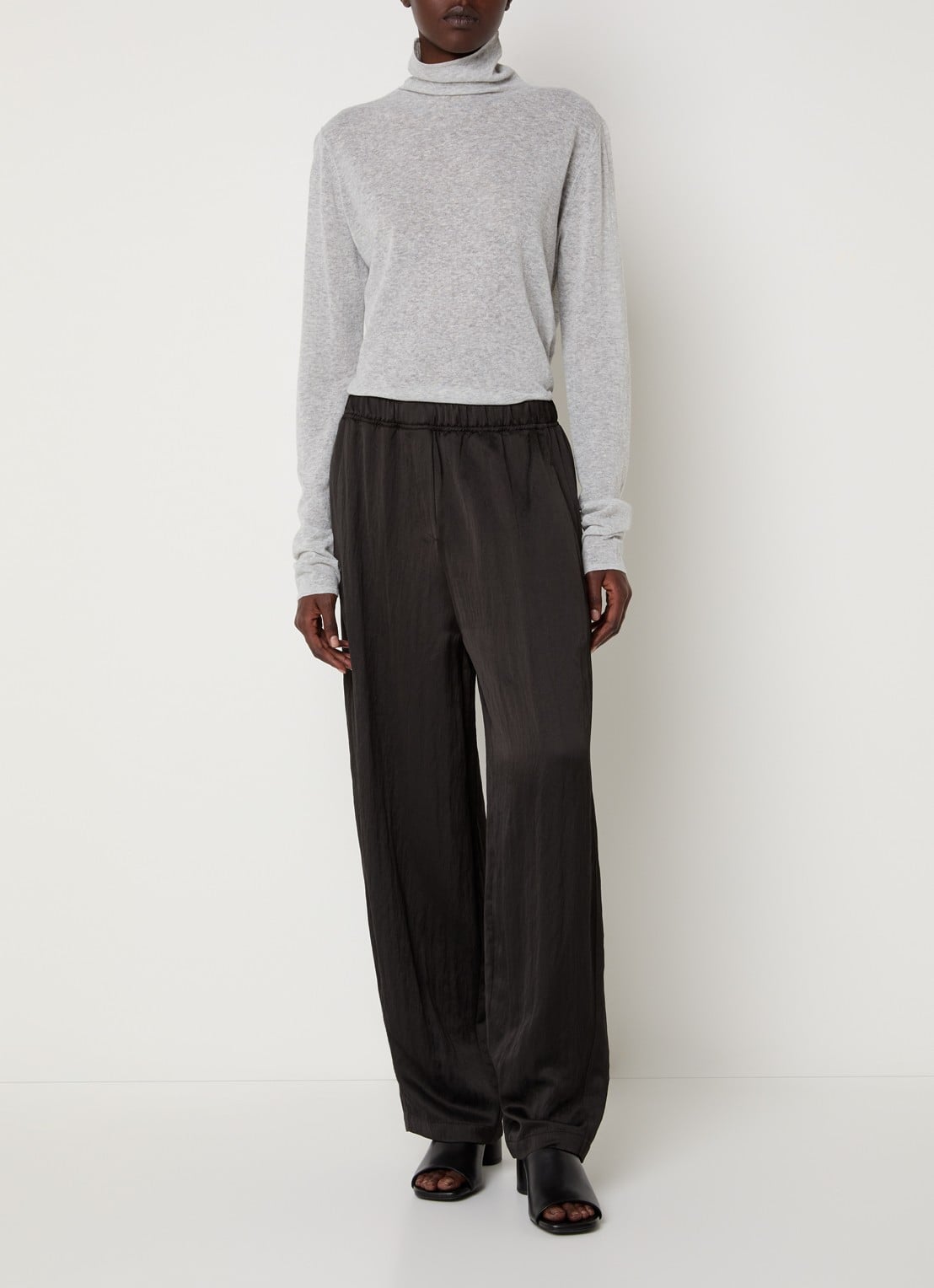 Knit-ted Roline trui met col en stretch - voorkant 2 lichtgrijs