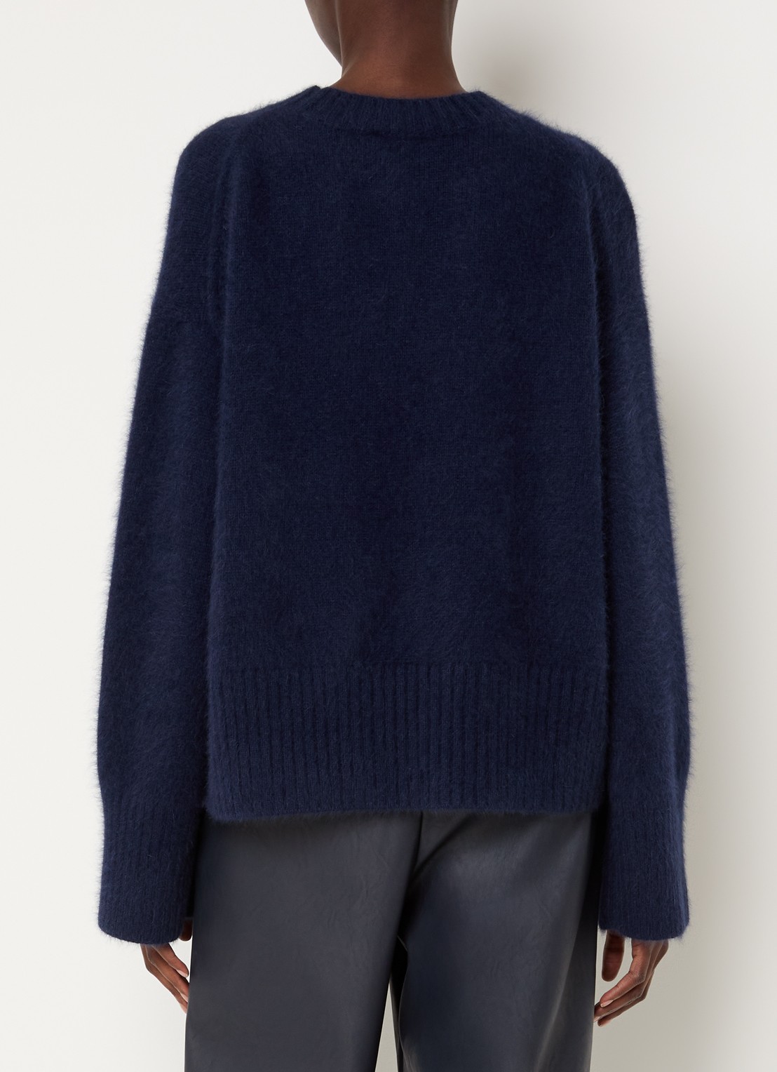 Knit-ted Wolf grofgebreide trui met ronde hals - achterkant 3 donkerblauw