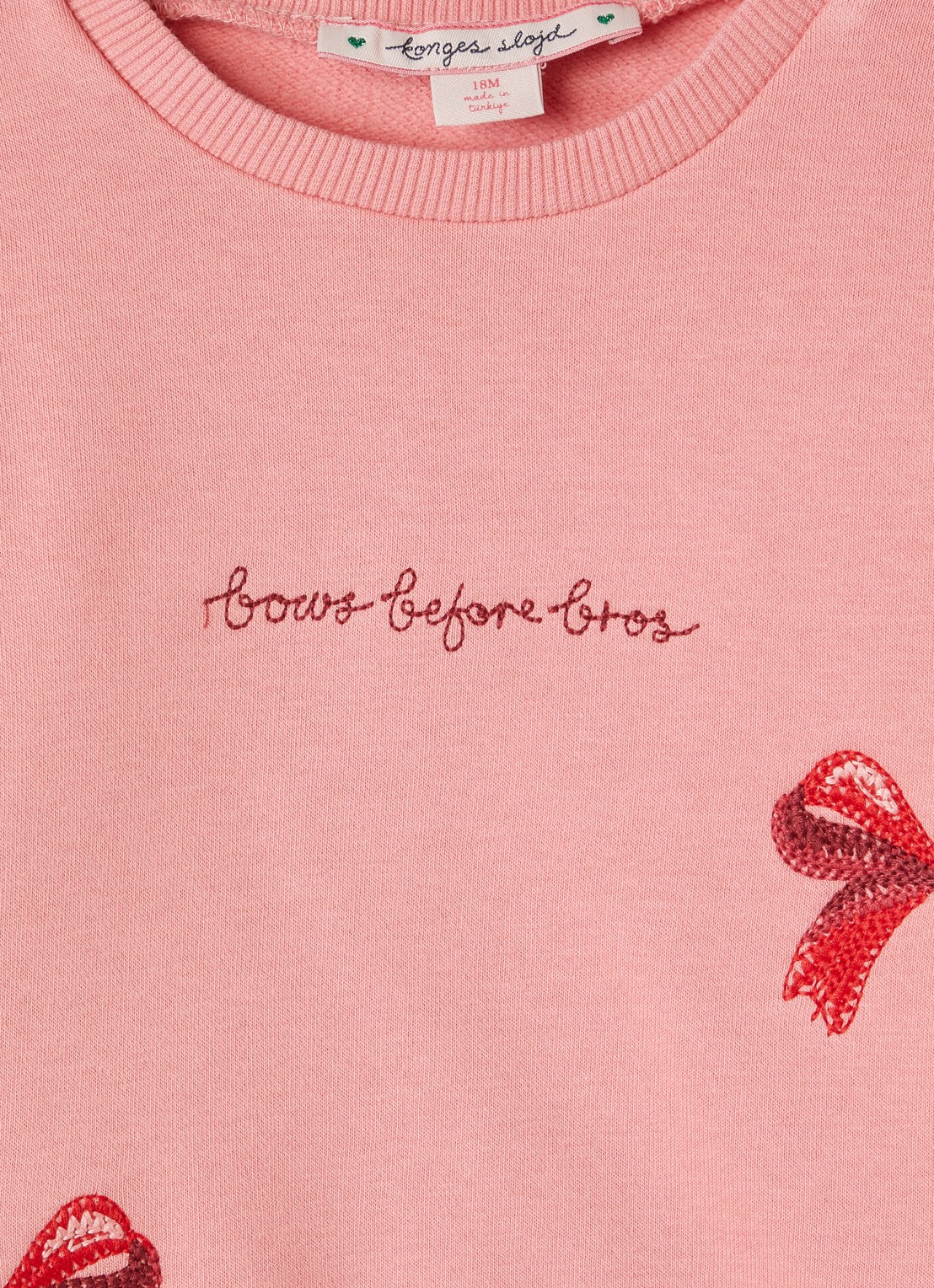 Konges Sløjd Lou Bow sweater met borduring - detail 3 roze