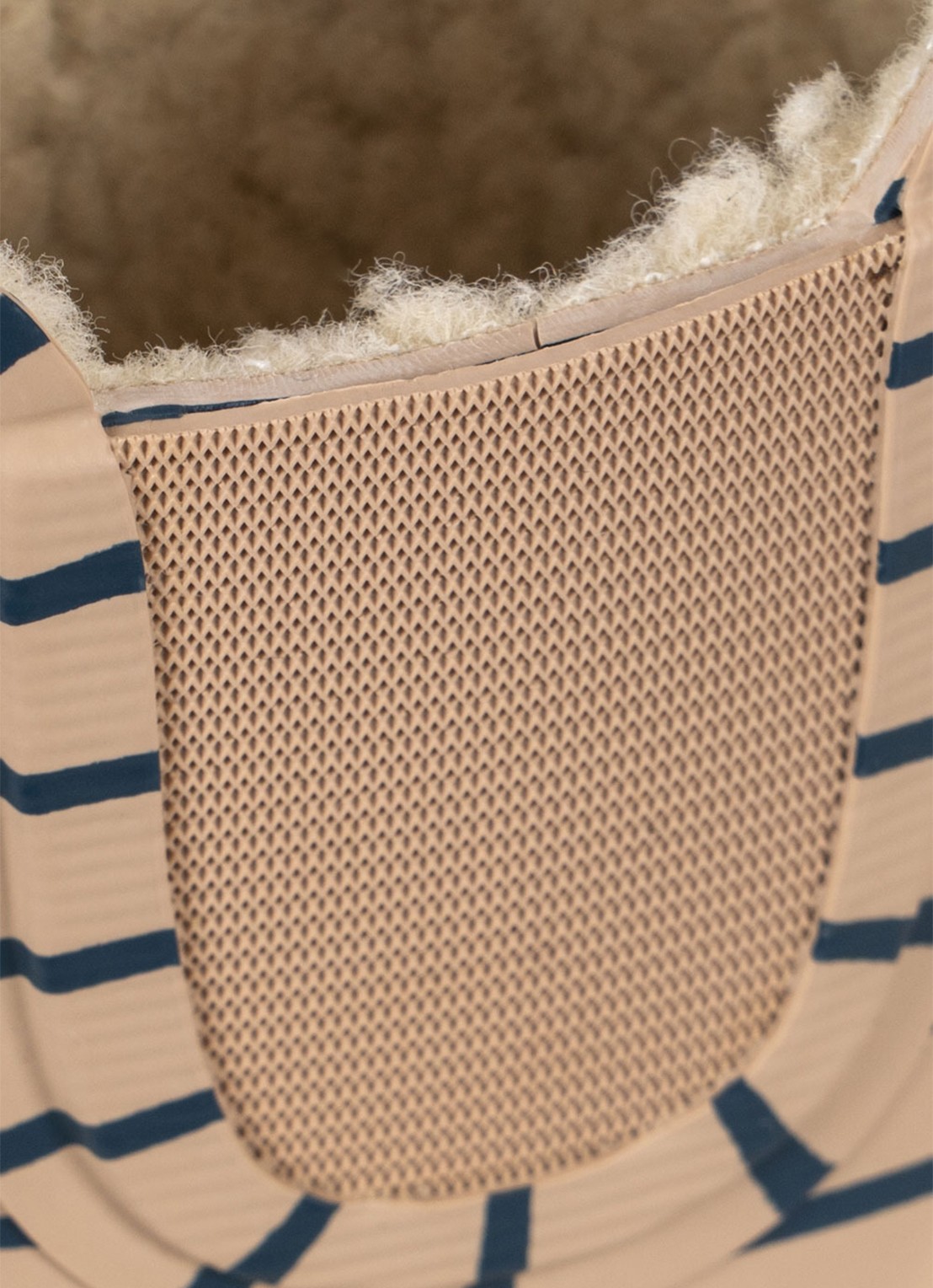 Konges Sløjd Roi regenlaars - detail 2 beige