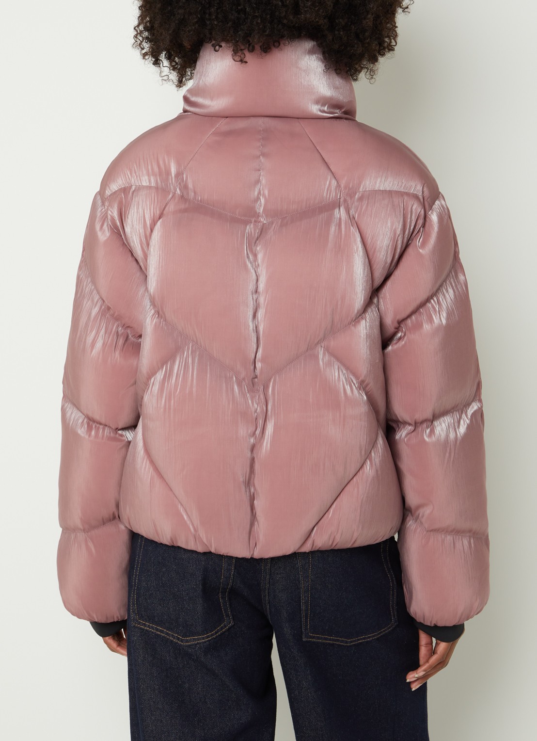 Krakatau Nebula pufferjack met quilt patroon en steekzakken - achterkant 2 paars