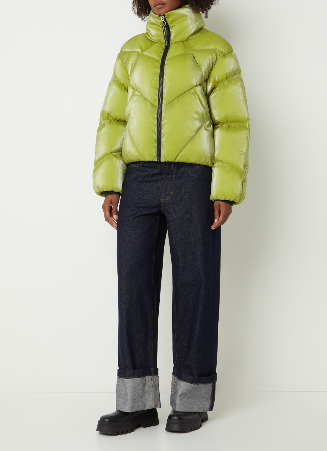 Krakatau Nebula pufferjack met quilt patroon en steekzakken - voorkant 2 lime