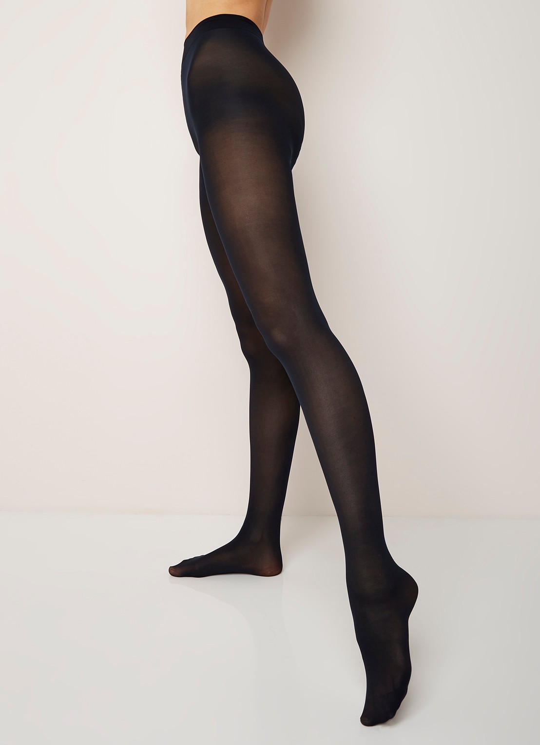 Kunert Velvet panty in 40 denier marine - voorkant 3 donkerblauw