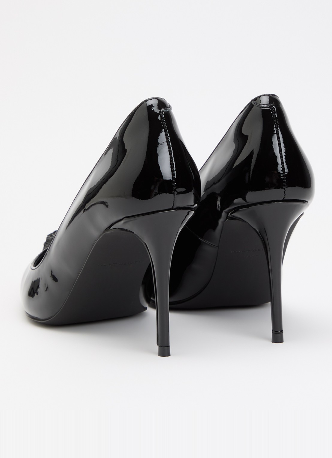 Kurt Geiger Belgravia pump met logo - achterkant 2 zwart