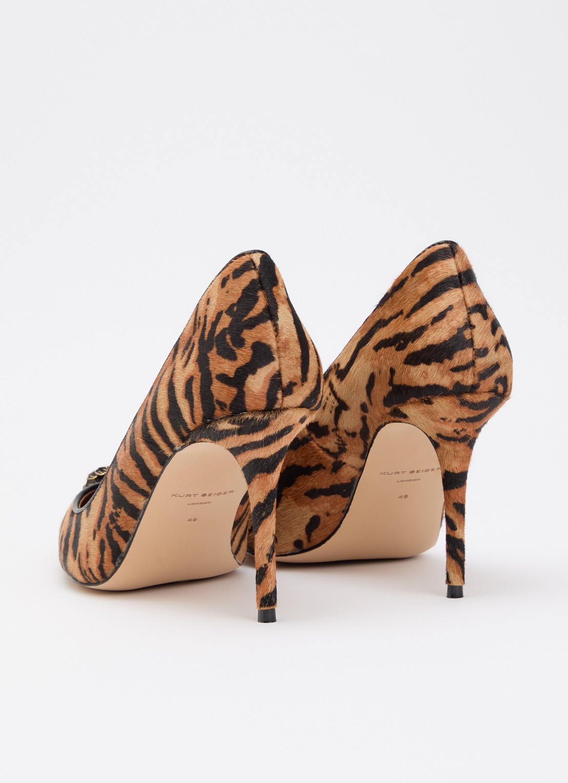 Kurt Geiger Belgravia pump met tijgerprint - achterkant 2 camel