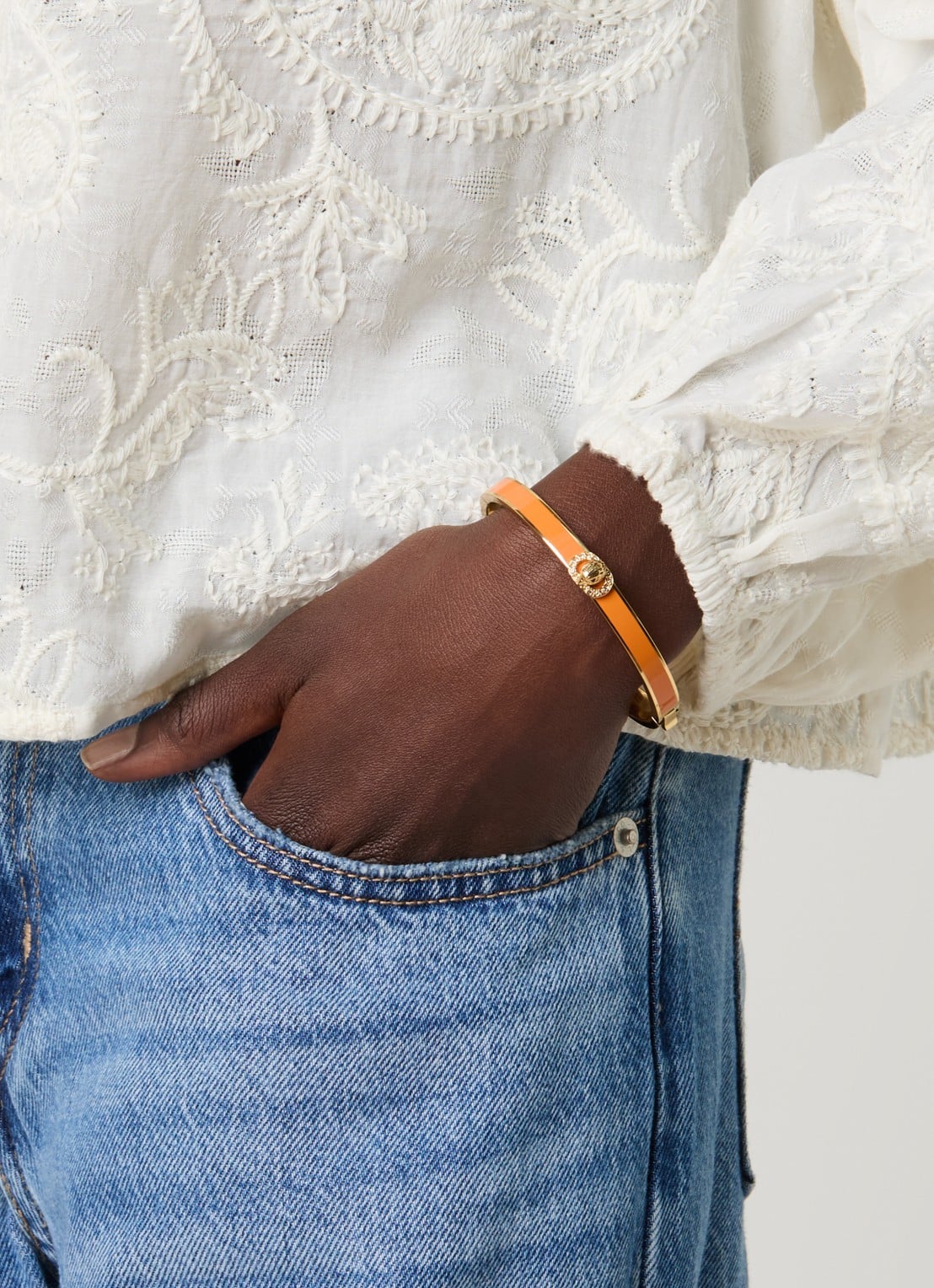 Kurt Geiger Chelsea bangle met kristal - voorkant 2 oranje