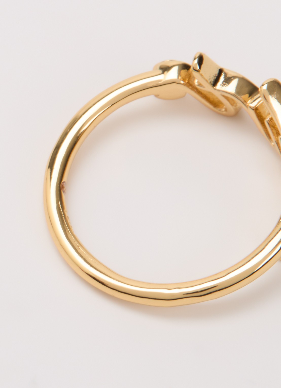 Kurt Geiger Kurt Script ring met kristal - detail goud
